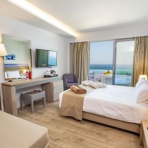 Double or Twin Room Sea View